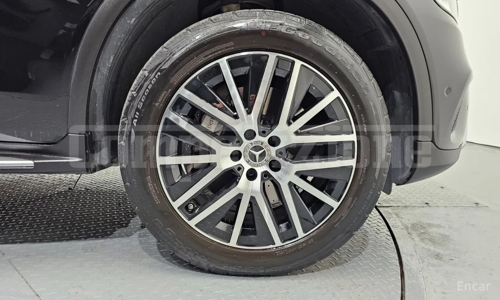 MERCEDES-BENZ GLC 300e 4MATIC