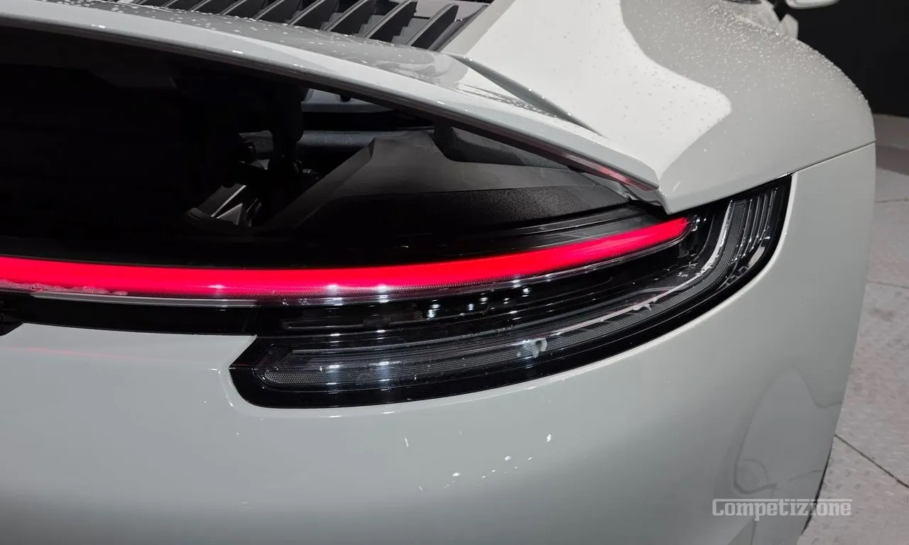 PORSCHE 911 CARRERA (992)