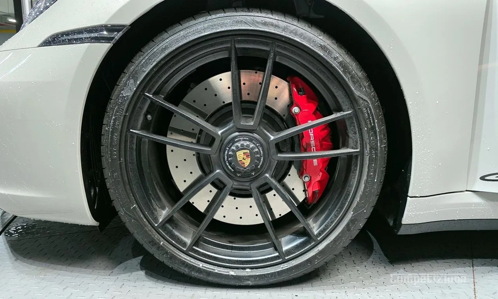 PORSCHE 911 CARRERA (992)