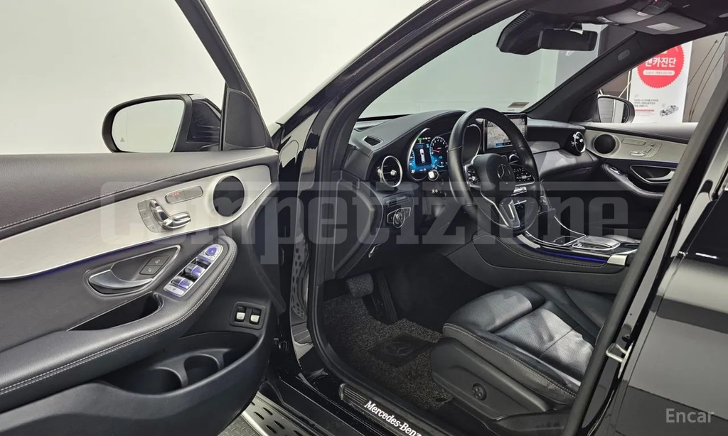 MERCEDES-BENZ GLC 300e 4MATIC