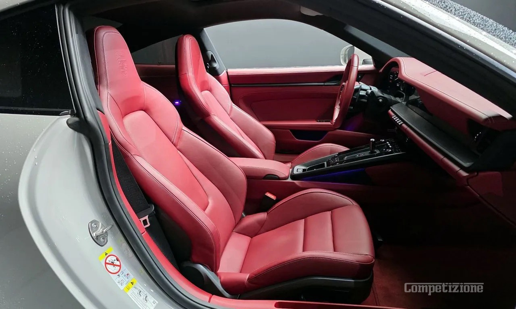 PORSCHE 911 CARRERA (992)