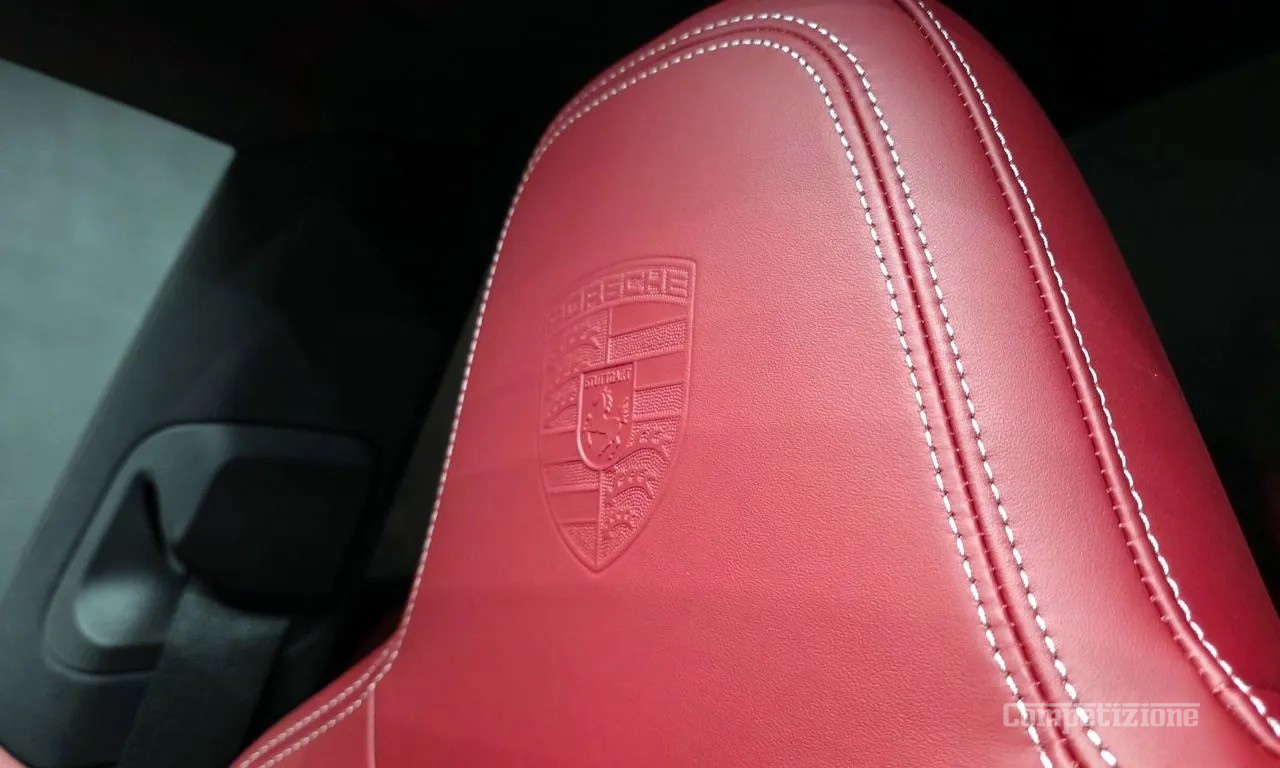 PORSCHE 911 CARRERA (992)